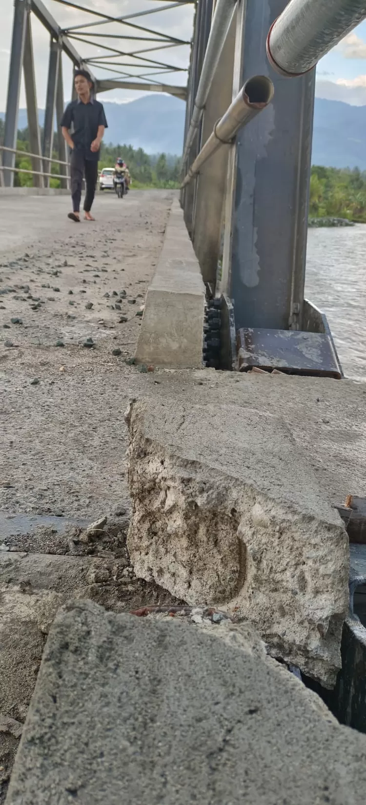 Jembatan Amburadul. Foto: dok iNSulteng.id