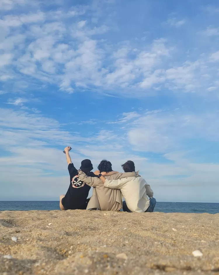 Postingan Ungjae bersama Moonbin ASTRO dan Seungkwan SEVENTEEN