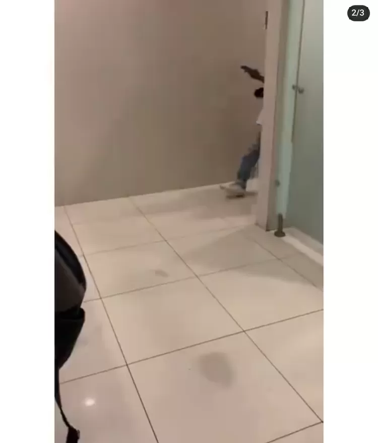 Yang mengerikkannya lagi, pelaku catcalling mengikuti sampai ke toilet wanita