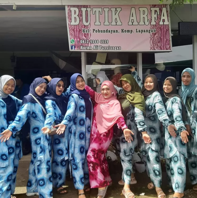 Norma Ali Paputungan dan karyawannya