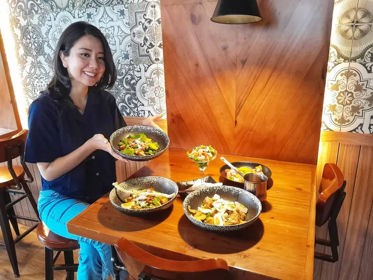Grace Gunawan, Owner Commoro Resto dengan berbagai sajian makananya.  