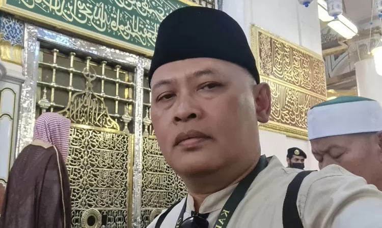 Sekretaris Majelis Penasehat Persatuan Islam Prof. Dadan Wildan Anas ketika didepan makam Rasulullah Saw - Foto: Dok Pribadi