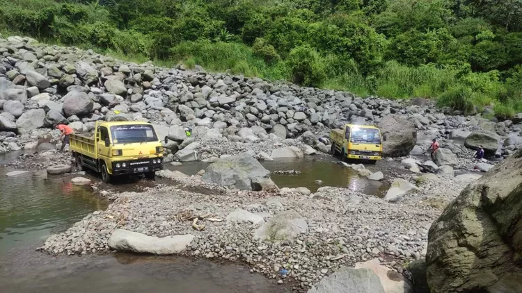Kondisi Sungai Ciapus di Kecamatan Tamansari, Kabupaten Bogor, pasca banjir bandang.
