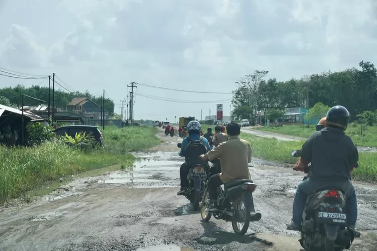 Kondisi jalanan ITERA - Purwotani