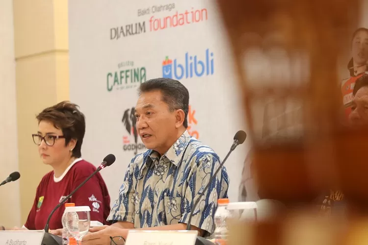 Direktur Superliga Achmad Budiharto dan Yuni Kartika dalam sesi jumpa Polytron Superliga Junior 2023 di Hotel Grand Artos, Magelang, Jawa Tengah, Minggu (7/5/23).