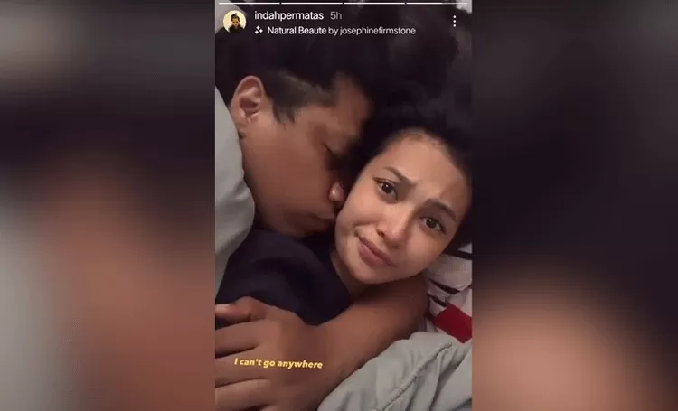 Arie Kriting dan Indah Permatasari pamer foto mesra di ranjang