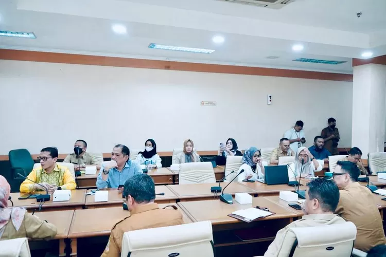 Kunjungan ke Kantor Bupati Bekasi di Kompleks Pemerintahan Kabupaten Bekasi, Cikarang Pusat, Senin (8/5).