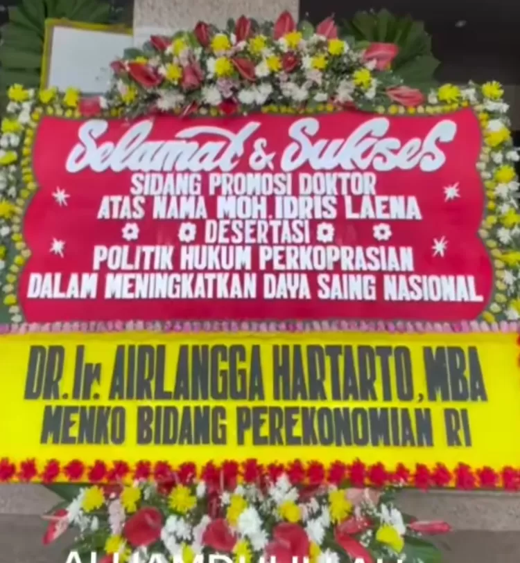 Ucapan bunga dari Ketua Umum Partai Golkar Dr  Airlangga Hartarto kepada salah satu kader terbaik Beringin Dr  HM Idris Laena yang berhasil menyelesaikan studi S3 Doktor Ilmu Hukum dengan predikat cumlaude dari Universitas Borobudur, Jakarta , Jumat (20/5/2023)