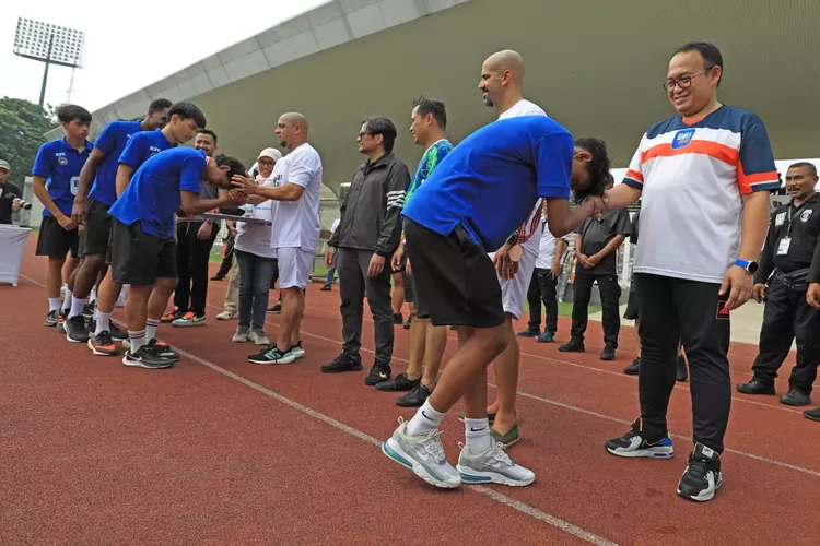 Sebastian Veron dan Roberto Carlos jadi bagian legenda dunia melatih 4 tim