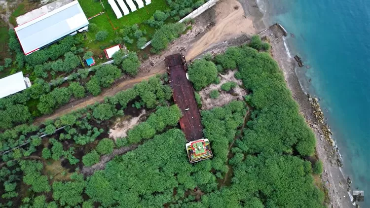 Pantauan udara kapal terseret Tsunami di Palu. Foto: Tangkap layar YT Anak Pedalaman