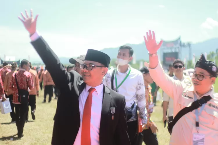 Plt Bupati Bogor Iwan Setiawan bersama Direktur Utama Perumda Pasar Tohaga, Haris Setiawan (kanan).