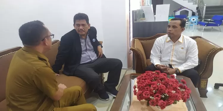 Anggota DPRD Sumut Ahmad Darwis saat mendatangi kantor  DPM-PTSP 