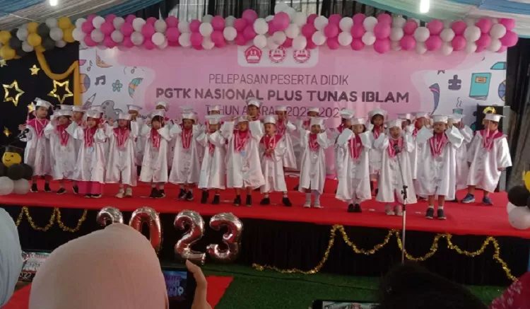PELEPASAN: Pelepasan peserta didik Playgroup dan Taman Kanak-kanak (PG-TK) Nasional Plus Tunas Iblam Kota Depok Tahun Ajaran 2022-2023.