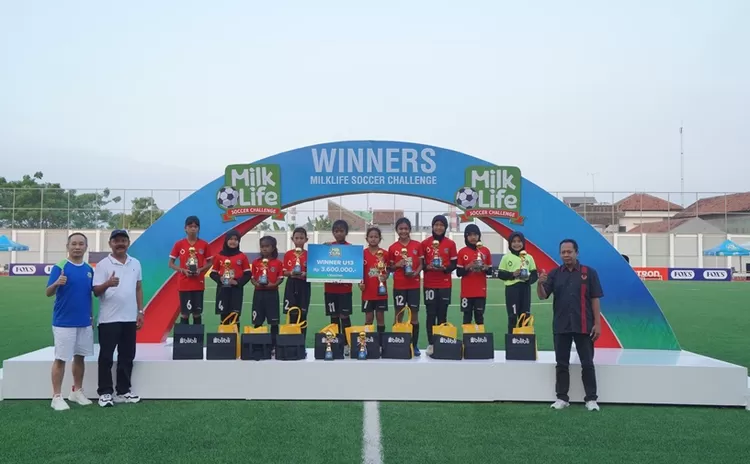Juara MilkLife Soccer Challenge 2023 kelompok usia U-13, SD 2 Rendeng.