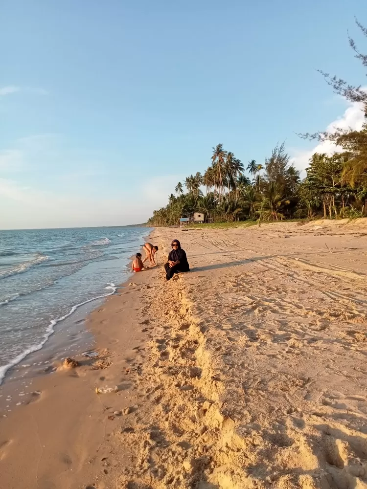 Tempat Wisata Pantai Bahari di Kabupaten Sambas Kalimantan Barat