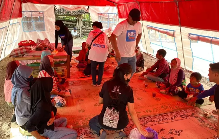 Atas hal tersebut BRI bergerak cepat memberikan bantuan tanggap darurat peduli bencana gempa di wilayah Bantul  Yogyakarta.  Bantuan berupa pembagian paket makanan cepat saji. Sembako dan material semen kepada warga terdampak.