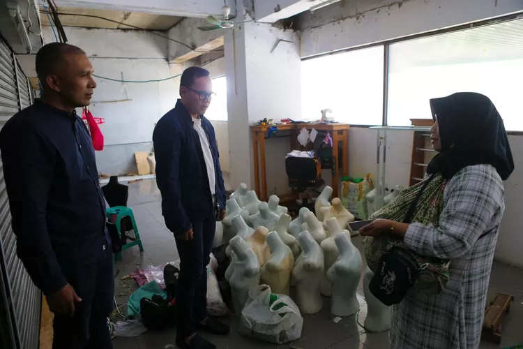 Wali kota Bogor Bima Arya meninjau Plaza Bogor.