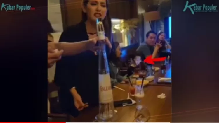 Nampak Ibrahim, anak dari Putri Anne yang turut dibawa serta pada saat pesta miras