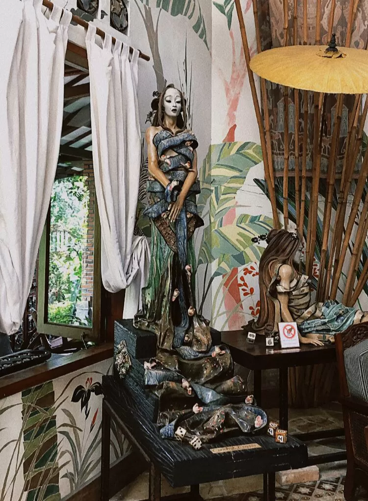 MENARIK : Interior yang paling menonjol didalam ruangan Rumah Keramik Depok. SYANIABAIKUNI/RADARDEPOK