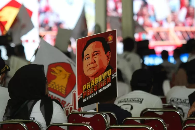 Kader hadiri Konsolidasi Gerindra Tangerang Raya Bawa Poster Prabowo Presiden dan Gerindra Menang - Foto: Henry Lukmanul Hakim