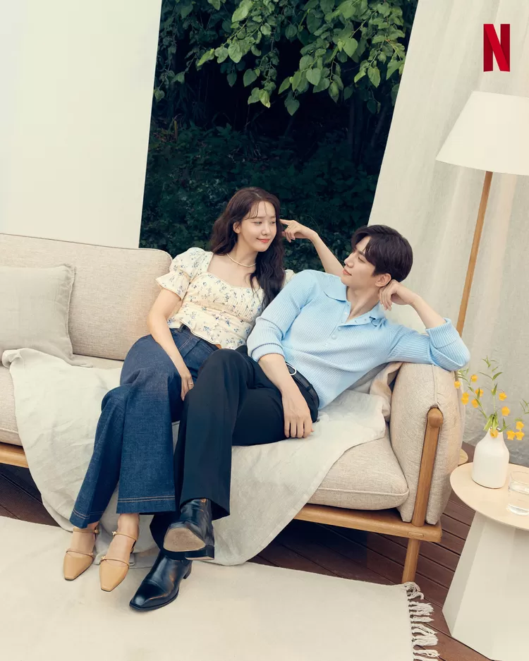 Yoona dan Junho 'King The Land'