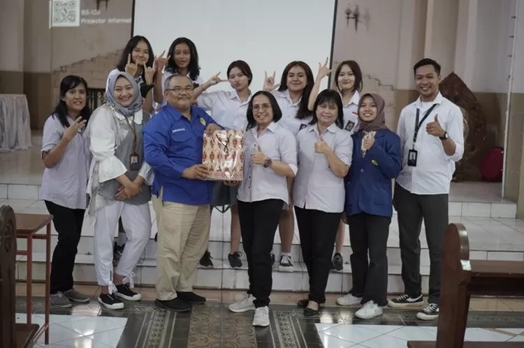 Humas USM Berikan Pelatihan Content Video Media Sosial di SMA Sint Louis