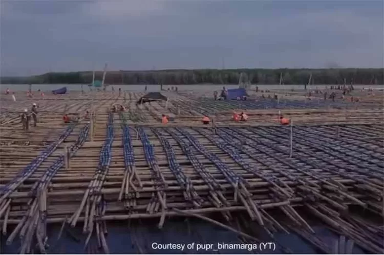 Karya Anak Bangsa Membuat Jalan Tol Semarang Demak dari Bahan Bambu dan Berfungsi Tanggul Laut