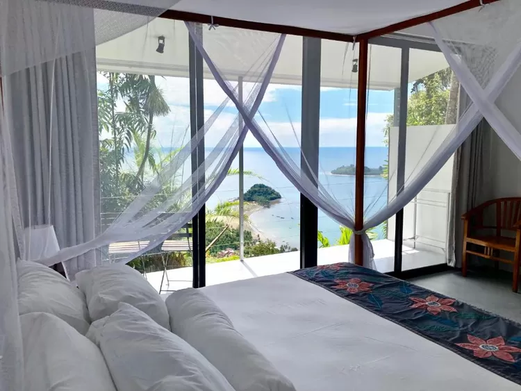 Villa Murah di Padang, Villa Puncak Air Manis Seperti Kamar Pengantin Plus Masakan USA, Australia dan Asia 