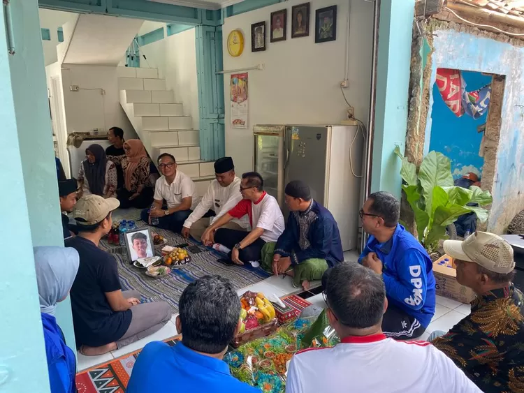 Suasana syukuran rumah Arya Saputra yang juga dihadiri Plt Bupati Bogor Iwan Setiawan dan jajaran di Desa Cijujung, Kecamatan Sukaraja, kabupaten Bogor, Jumat 4 Agustus 2023.