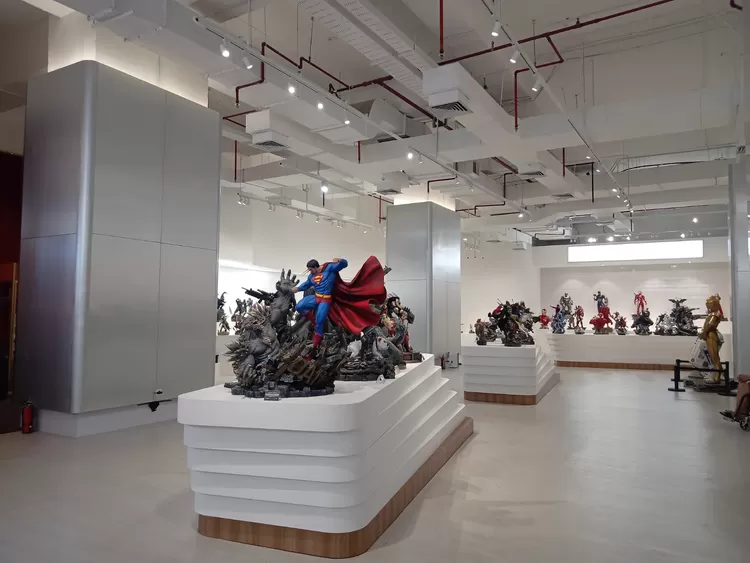 Statue 4 Heroes Gallery 