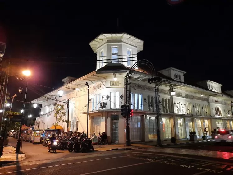 Gedung Warenhuis de Vries 