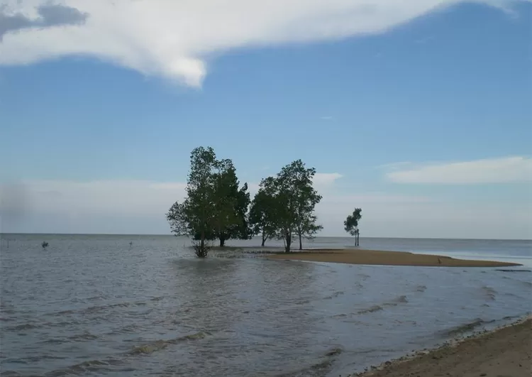 Pantai Tanah Merah Eretan, Indramayu