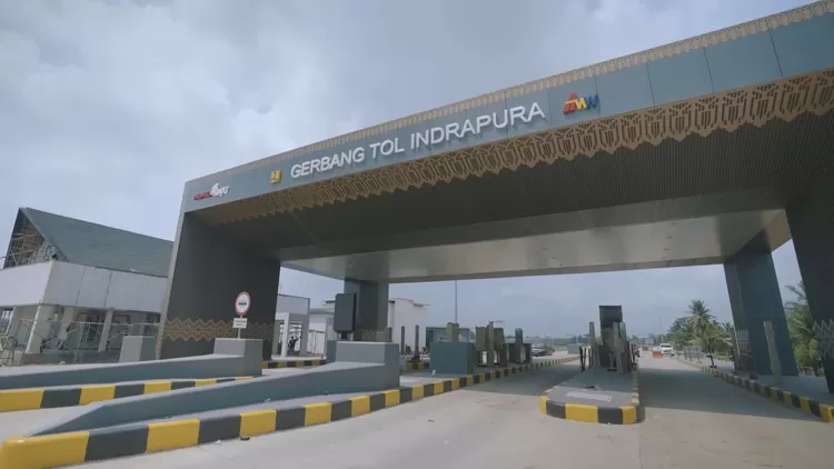 Gerbang Tol Kuala Tanjung - Tebing Tinggi - Parapat dengan nuansa Melayu (dok. YouTube Hutama Karya)