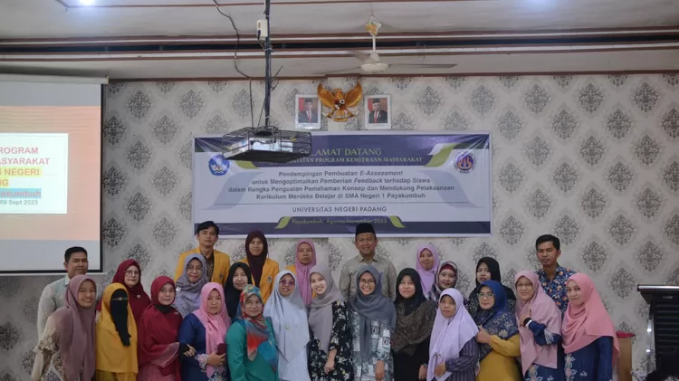 Tim PKM UNP dan peserta guru-guru SMAN 1 Payakumbuh