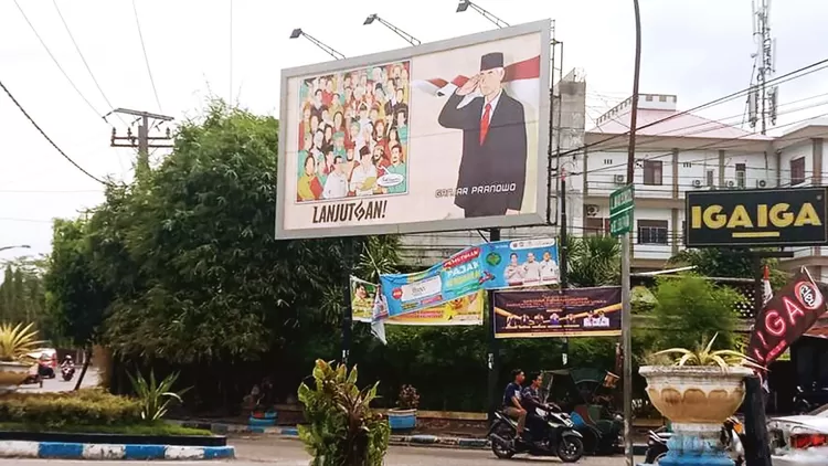 Baliho LanjutGan! di Medan, Sumatera Utara.