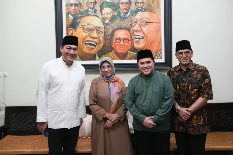 Menteri BUMN Erick Thohir melakukan safari ke beberapa pondok pesantren atau Ponpes bersejarah di Jawa Timur.