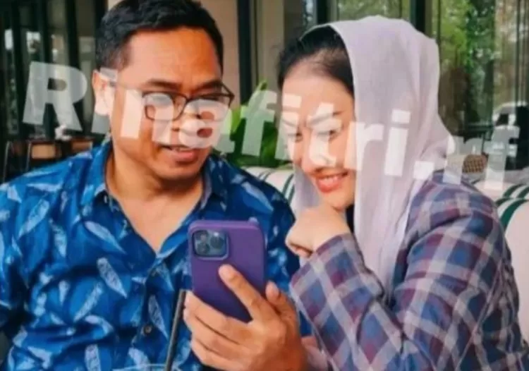 Foto Rina Fitri Caleg PPP terbaru bareng suami.