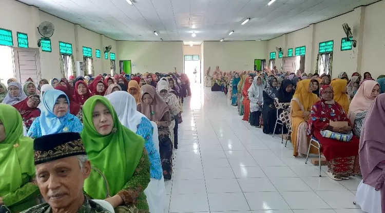 Pelantikan dan pengambilan sumpah pengurus Koordinator Pengajian Wanita Islam (KPWI) itu berlangsung di Asrama Haji Kota Sorong.