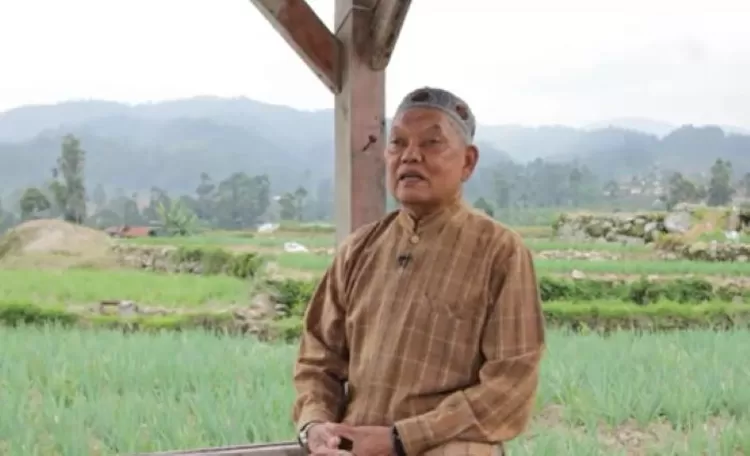 Ahmad Hidayat, nasabah penerima klaim LPS dari BPR di Ciwidey, Kabupaten Bandung. (Tangkapan Layar Chanel&nbsp;Youtube&nbsp;LPS)