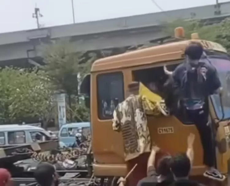 Pengantar Jenazah Pukuli Sopir Truck