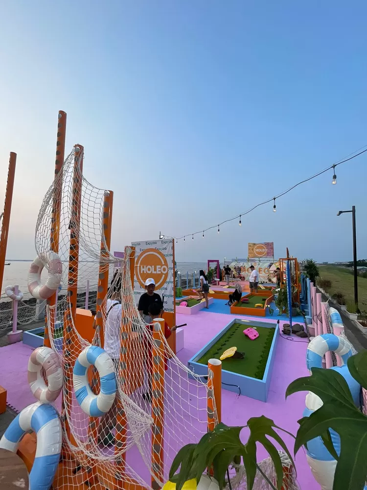 HOLEO Pop-Up Mini Golf di Cove At Batavia PIK 