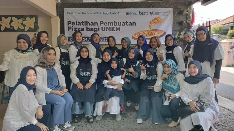 Pelatihan dari RB Telkom Depok ini merupakan program Corporate Social Responsibility (CSR), untuk para pelaku UMKM. Tujuannya agar UMKM bisa naik kelas, dari industri rumahan naik level menjadi lebih besar lagi.