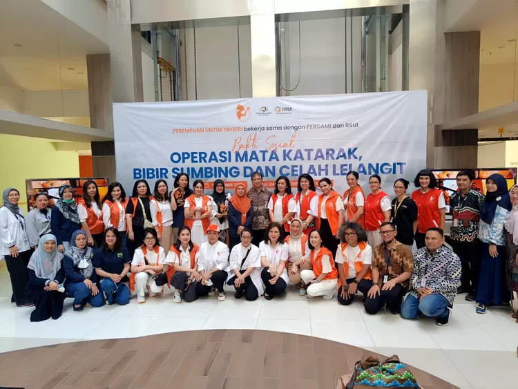 PEDULIKESEHATAN : RSUI berkolaborasi dengan PUN, dan PERDAMI Jaya memberikan pelayanan kesehatan Katarak hingga bibir sumbing dan celah lelangit. 