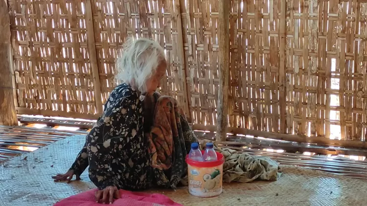 Ibu Tami, salah satu warga Pulau Gili Iyang yang disebut berusia 150 tahun. 