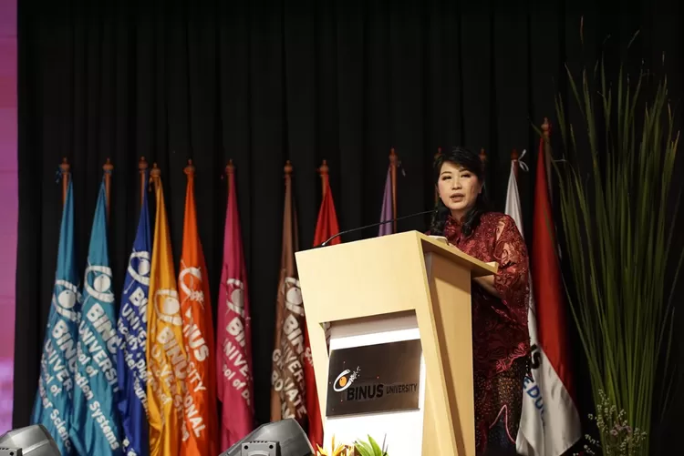 Dr. Nelly memberikan Pidato Sambutan Rektor BINUS UNIVERSITY periode 2023-2028