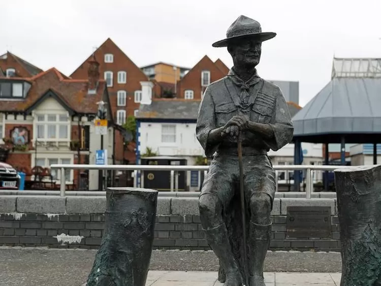 patung-pelopor-pramuka-baden-powell-di-inggris-akan-diturunkan_43