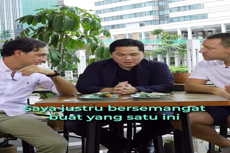 John Terry dan Alessandro Nesta Makan Jajanan Tradisional Indonesia Bersama  Mentri BUMN Erick Thohir