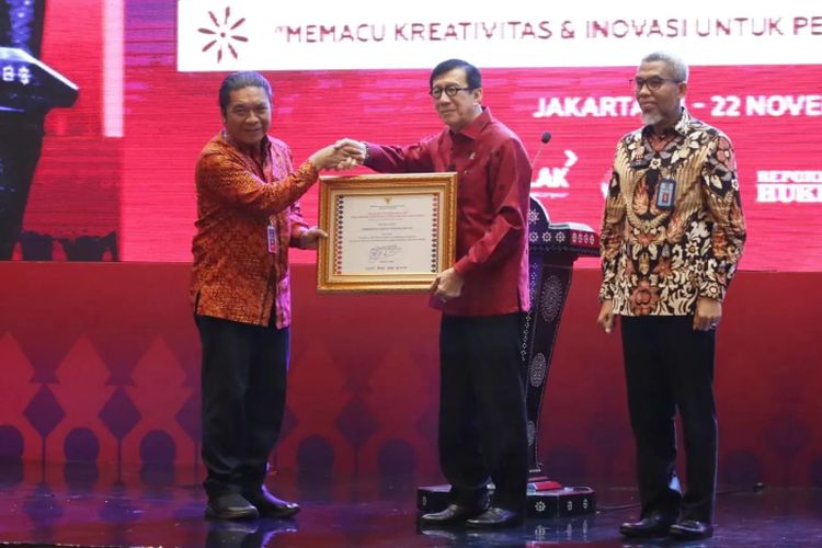 Pemprov Banten Terima Penghargaan Pendaftaran Hak Kekayaan Intelektual dari Kemenkumham RI