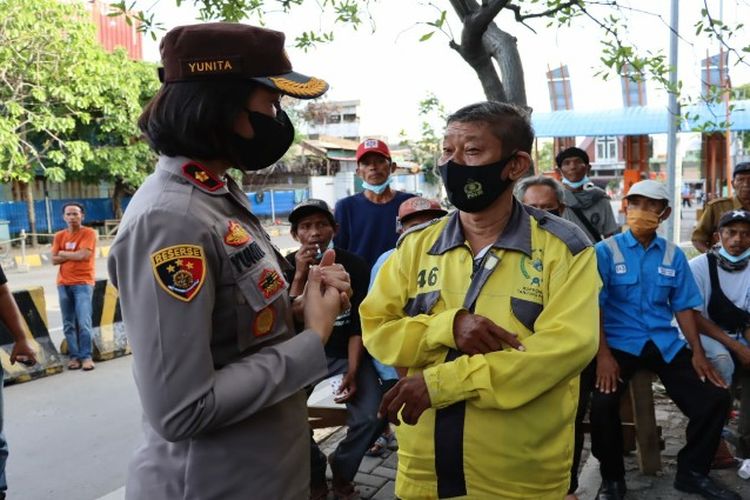 Polres Pelabuhan Tanjung Priok Gelar Patroli Kopi Bareng Para Buruh dan Komunitas Ojek
