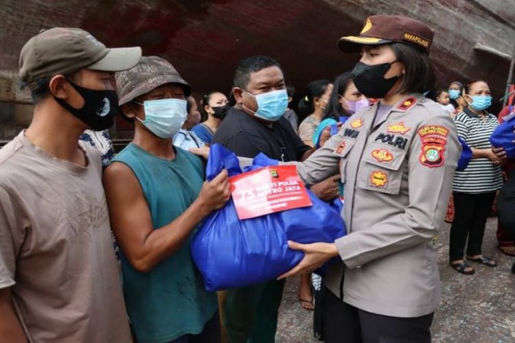 Polres Pelabuhan Tanjung Priok Beri Bantuan Sembako kepada Pokdar Kamtibmas